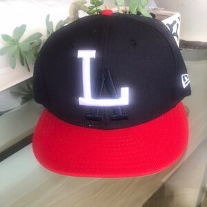 LA DODGERS NEW ERA hat, snap back, one‎ size, black and red great used condition